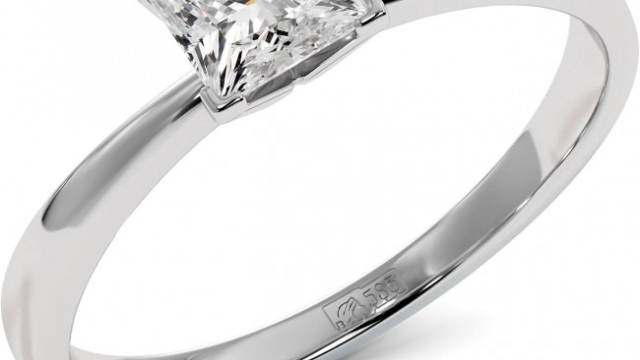 Sparkle Without Breaking the Bank: The Allure of Moissanite Engagement Rings